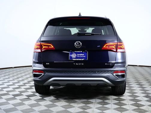 Deep Black Pearl 2023 Volkswagen Taos 1.5T SE