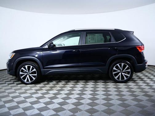 Deep Black Pearl 2023 Volkswagen Taos 1.5T SE