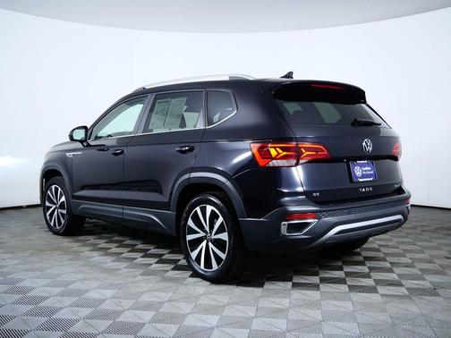 Deep Black Pearl 2023 Volkswagen Taos 1.5T SE