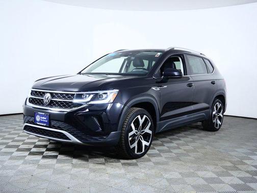 Deep Black Pearl 2023 Volkswagen Taos 1.5T SEL