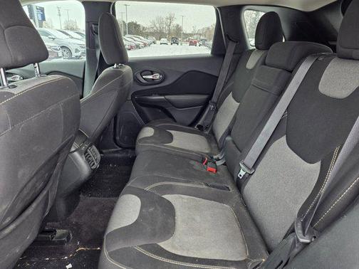 2016 Jeep Cherokee Sport