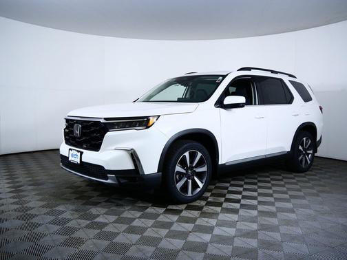 Platinum White Pearl 2025 Honda Pilot Touring 8-Passenger
