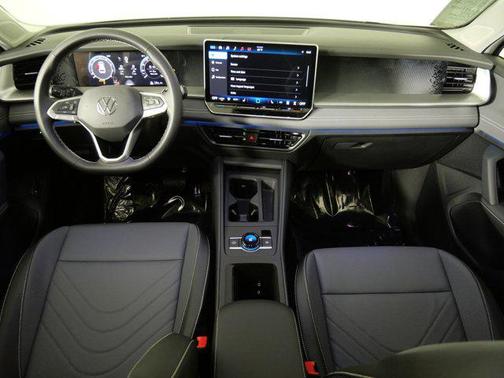 Deep Black Pearl 2026 Volkswagen Tiguan 2.0T SE 4MOTION