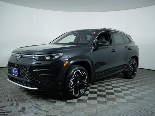 Deep Black Pearl 2025 Volkswagen Tiguan 2.0T SEL R-Line 4MOTION