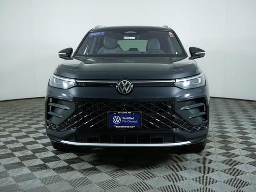 Deep Black Pearl 2025 Volkswagen Tiguan 2.0T SEL R-Line 4MOTION