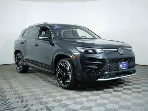 Deep Black Pearl 2025 Volkswagen Tiguan 2.0T SEL R-Line 4MOTION