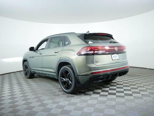 Avocado Green Pearl 2026 Volkswagen Atlas Cross Sport 2.0T SEL