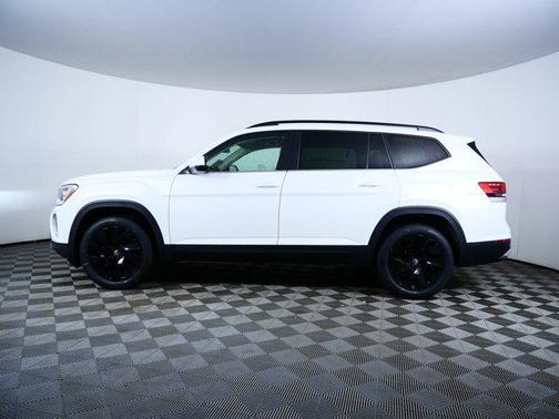 Opal White Pearl 2026 Volkswagen Atlas 2.0T SE w/Technology 4MOTION