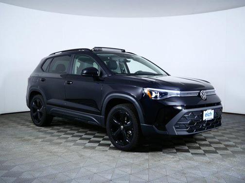 Deep Black Pearl 2026 Volkswagen Taos SE Black