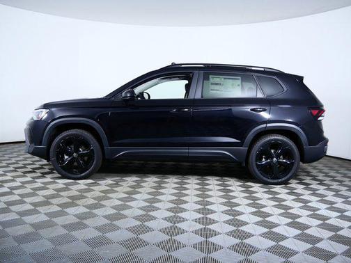 Deep Black Pearl 2026 Volkswagen Taos SE Black