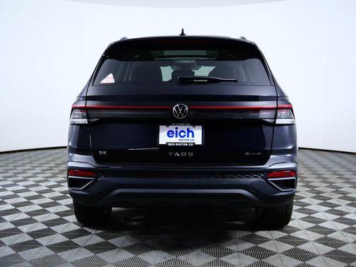 Deep Black Pearl 2026 Volkswagen Taos SE Black