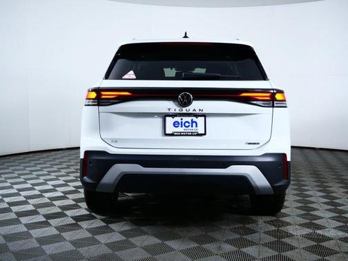 Pure White 2026 Volkswagen Tiguan 2.0T SE 4MOTION