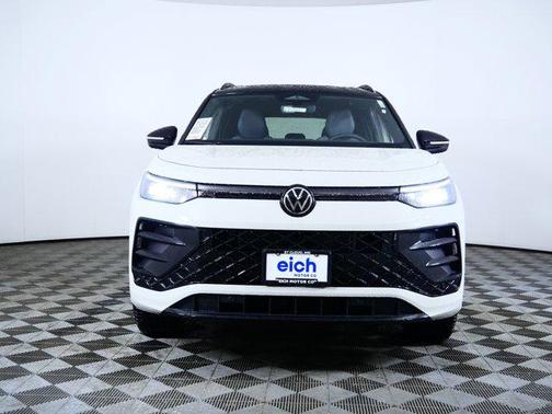 Sandstone w/Deep Black Roof 2026 Volkswagen Tiguan 2.0T SE R-Line Black 4MOTION