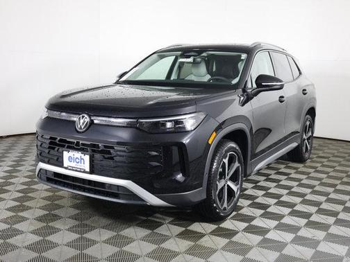 deep black pearl 2026 Volkswagen Tiguan 2.0T SE 4MOTION