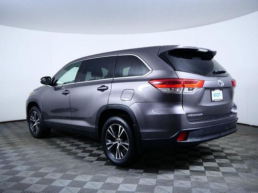 Predawn Gray Mica 2019 Toyota Highlander LE