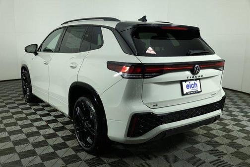 sandstone 2026 Volkswagen Tiguan 2.0T SE R-Line Black 4MOTION