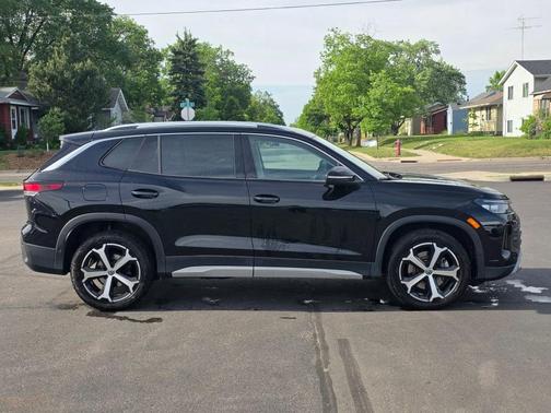 Deep Black Pearl 2025 Volkswagen Tiguan 2.0T SE 4MOTION