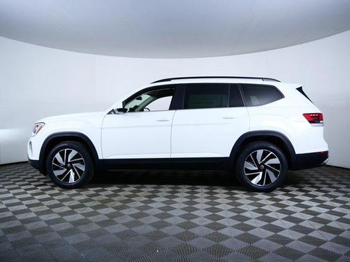 Opal White Pearl 2026 Volkswagen Atlas 2.0T SE w/Technology 4MOTION