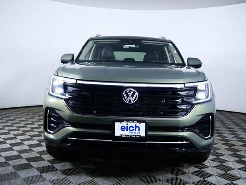 Avocado Green Pearl 2026 Volkswagen Atlas 2.0T SEL Premium R-Line 4MOTION