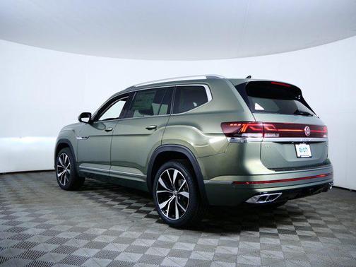 Avocado Green Pearl 2026 Volkswagen Atlas 2.0T SEL Premium R-Line 4MOTION