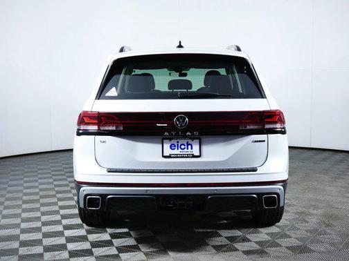 Opal White Pearl 2026 Volkswagen Atlas Peak Edition