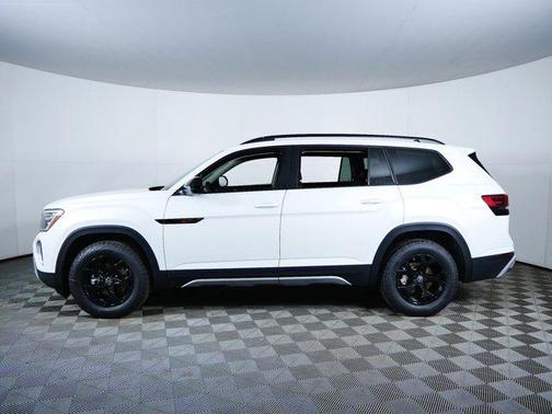 Opal White Pearl 2026 Volkswagen Atlas Peak Edition