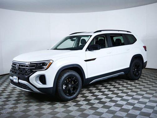 Opal White Pearl 2026 Volkswagen Atlas Peak Edition