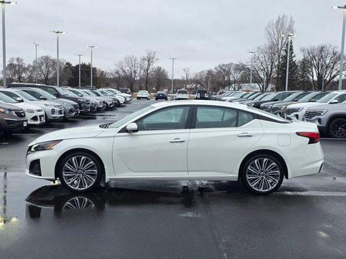 2024 Nissan Altima 2.5 SL