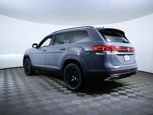 Pure Gray 2026 Volkswagen Atlas 2.0T SE w/Technology 4MOTION