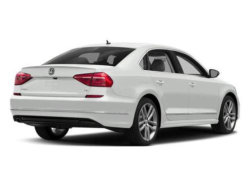 Pure White 2018 Volkswagen Passat 2.0T R-Line