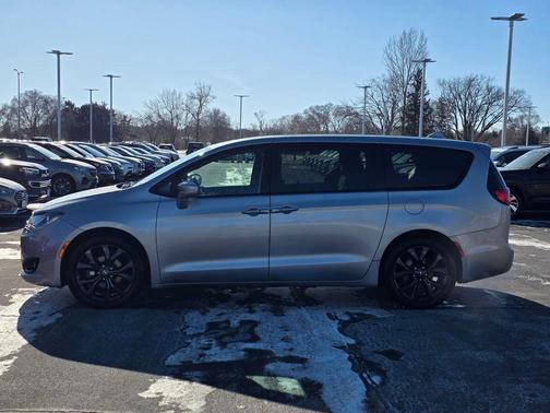 2020 Chrysler Pacifica Touring