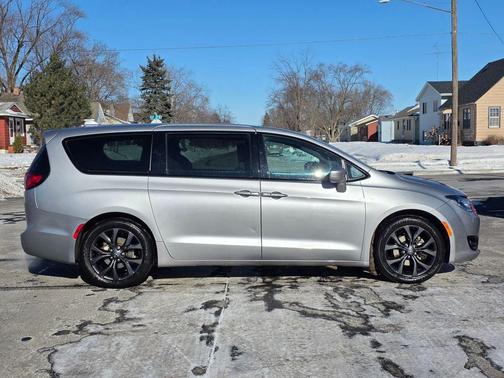 2020 Chrysler Pacifica Touring