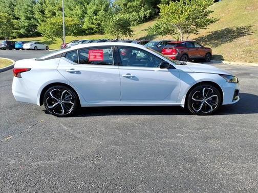 2025 Nissan Altima SR