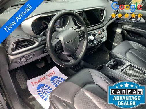 Brilliant Black Crystal Pearlcoat 2023 Chrysler Pacifica Hybrid Touring L