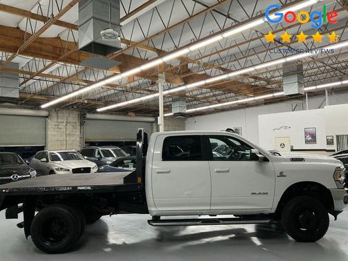 Bright White Clearcoat 2021 RAM 3500 Big Horn Crew Cab 4x4 8' Box