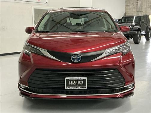 2021 Toyota Sienna XLE 8 Passenger