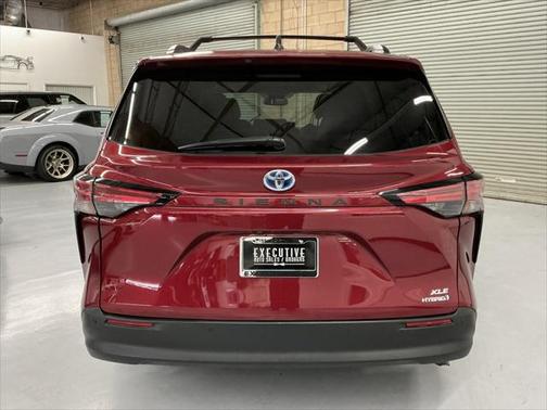 2021 Toyota Sienna XLE 8 Passenger