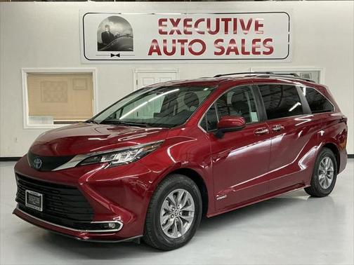 2021 Toyota Sienna XLE 8 Passenger