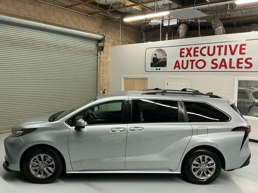 2021 Toyota Sienna LE