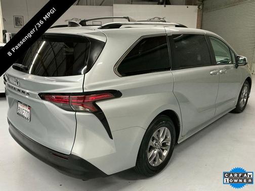 2021 Toyota Sienna LE