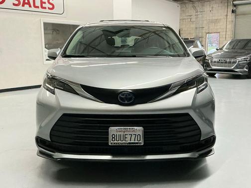 2021 Toyota Sienna LE