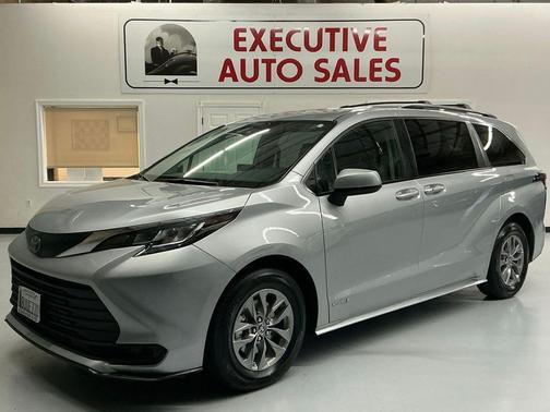 2021 Toyota Sienna LE