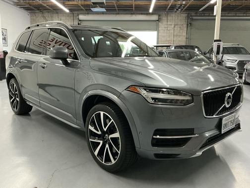 2019 Volvo XC90 Momentum