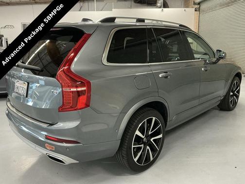 2019 Volvo XC90 Momentum