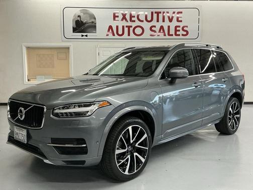 2019 Volvo XC90 Momentum