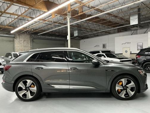 2019 Audi e-tron Premium Plus
