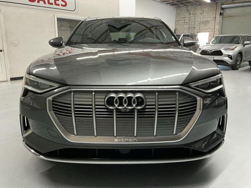 2019 Audi e-tron Premium Plus