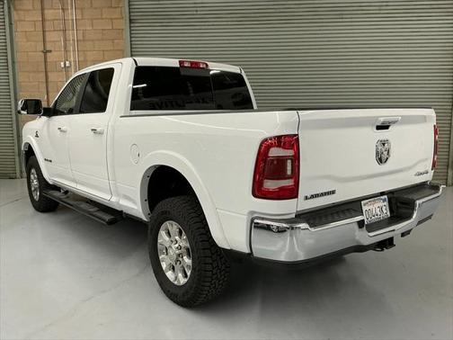 2020 RAM 2500 Laramie Crew Cab 4X4 6'4' Box