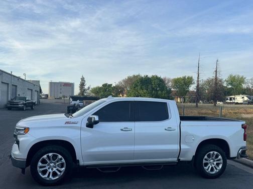 Iridescent Pearl Tricoat 2022 Chevrolet Silverado 1500 LTZ