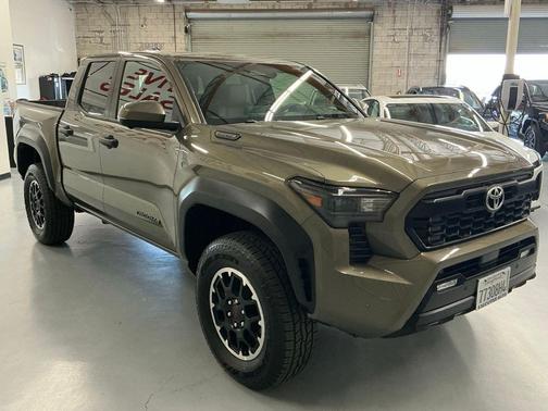 2025 Toyota Tacoma Hybrid TRD Off Road